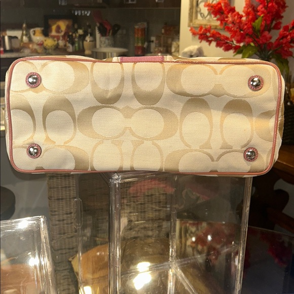 Coach Beige/Pink Signature Satchel 2011 with Kiss Lock Closure 14”x 9.5”x 6” EUC - Picture 9 of 9